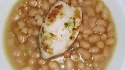 Recepta de cuina de Mongetes de Santa Pau amb calamar